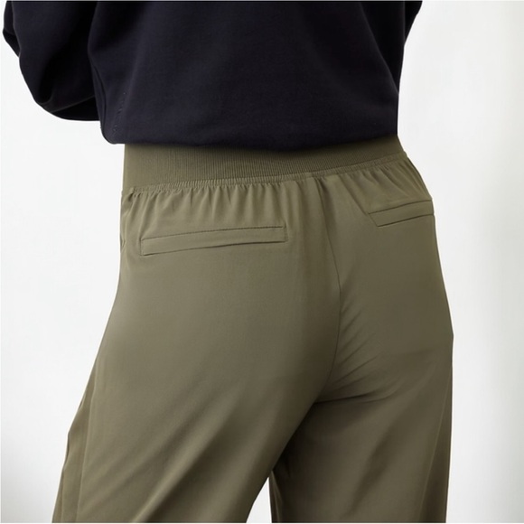 Athleta Brooklyn Mid Rise Ankle Pant NWOT 6 in color Moss - Picture 6 of 10